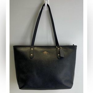 Coach Pebbled Shoulder Black tote bag